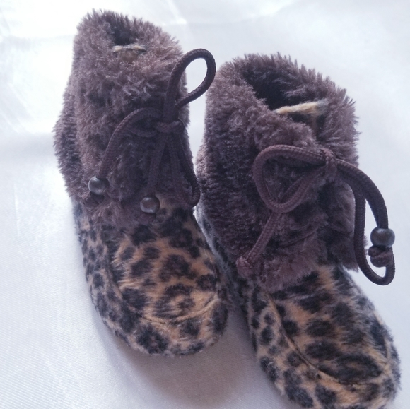 Toddler brown leopard print booties, Size 3 - Picture 2 of 4